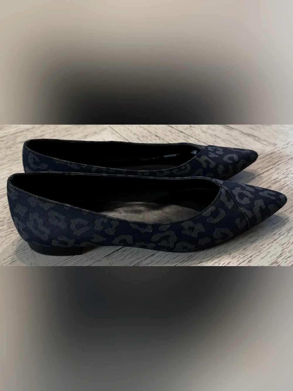 Donald Pliner Palma Jacquard Pointed Toe Flats Gray Blue Animal Print 7M